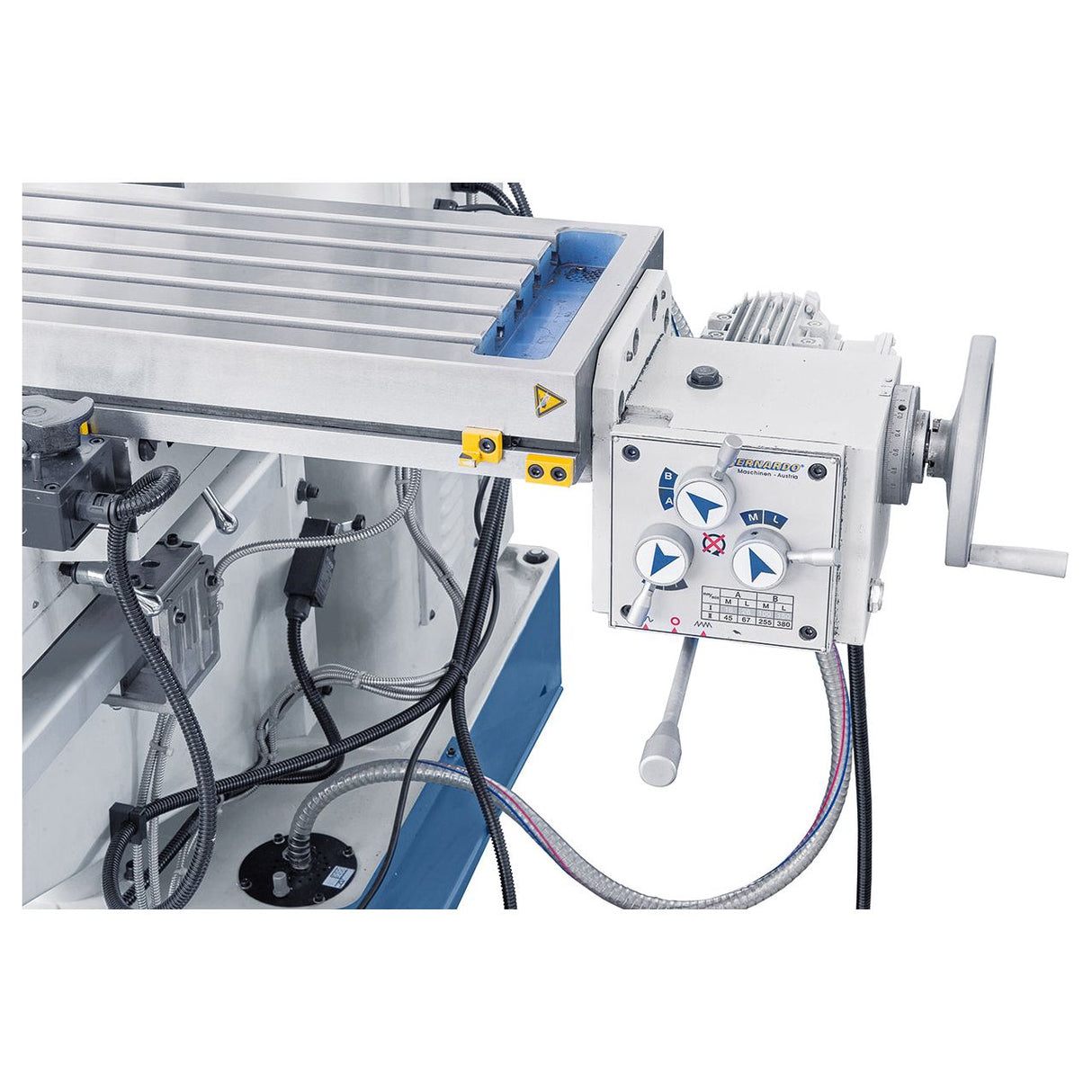 BERNARDO Universalfräsmaschine – Modell UWF 90 inkl. 3-Achs-DRO ES-12 H und pneumat. WK-Klemmung