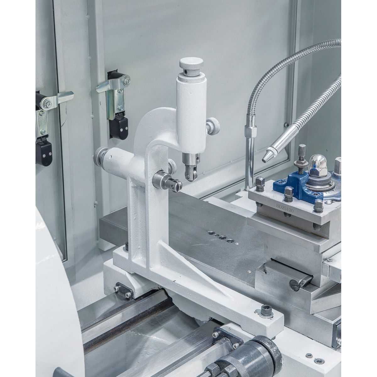 BERNARDO Universaldrehmaschine mit stufenloser Drehzahl – Modell Compact 400 x 1000 V-constant inkl. 3-Achs-Digitalanzeige