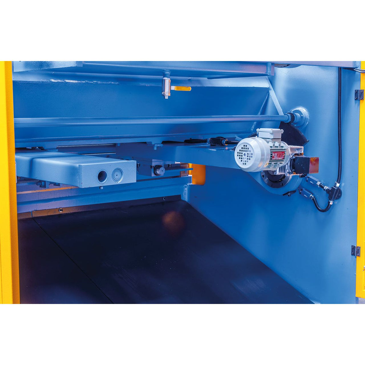 BERNARDO – Modell Hydraulische Tafelschere HSB 2000 x 6 *