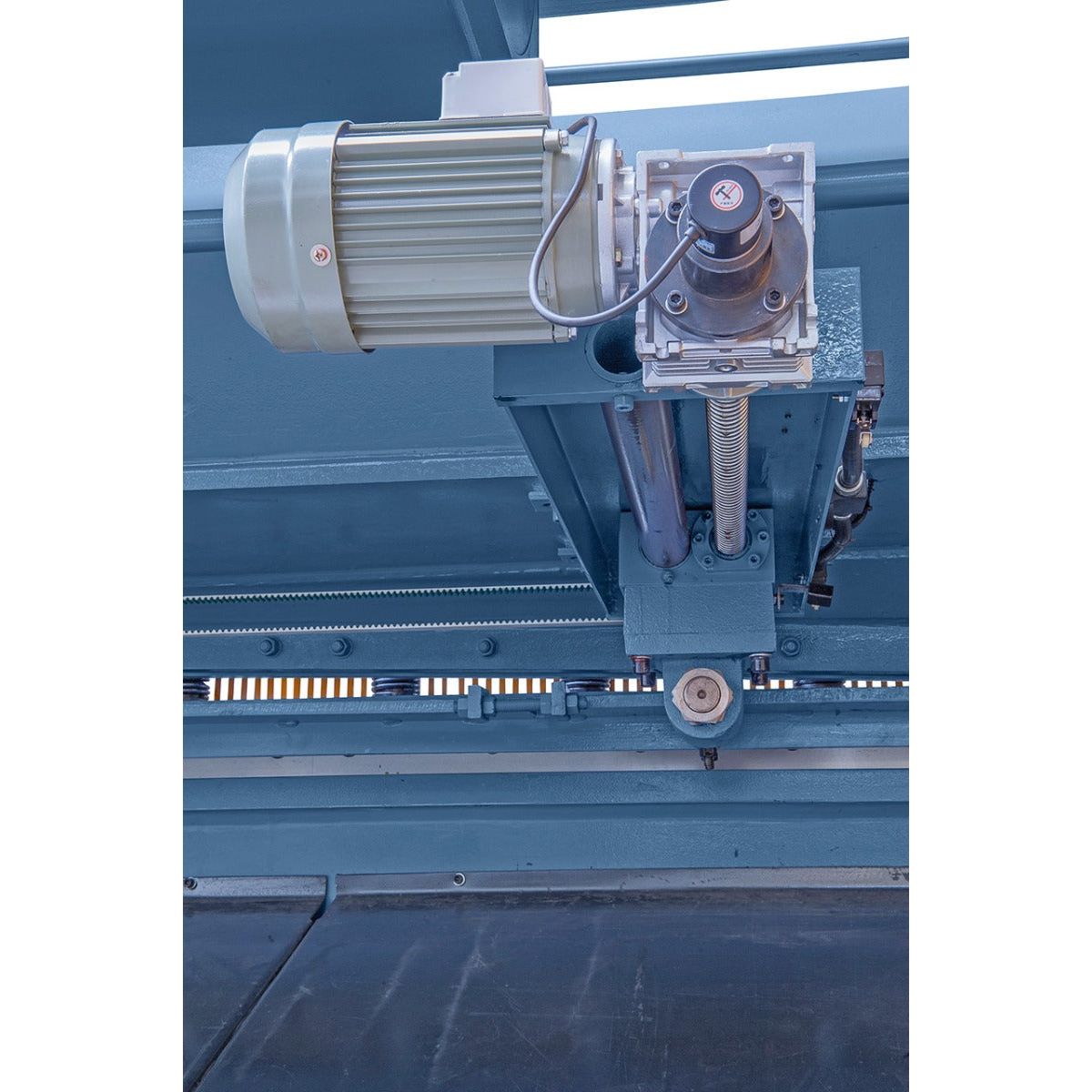 BERNARDO Hydraulische Schwingschnitt-Tafelschere – Modell HSB 3200 x 10