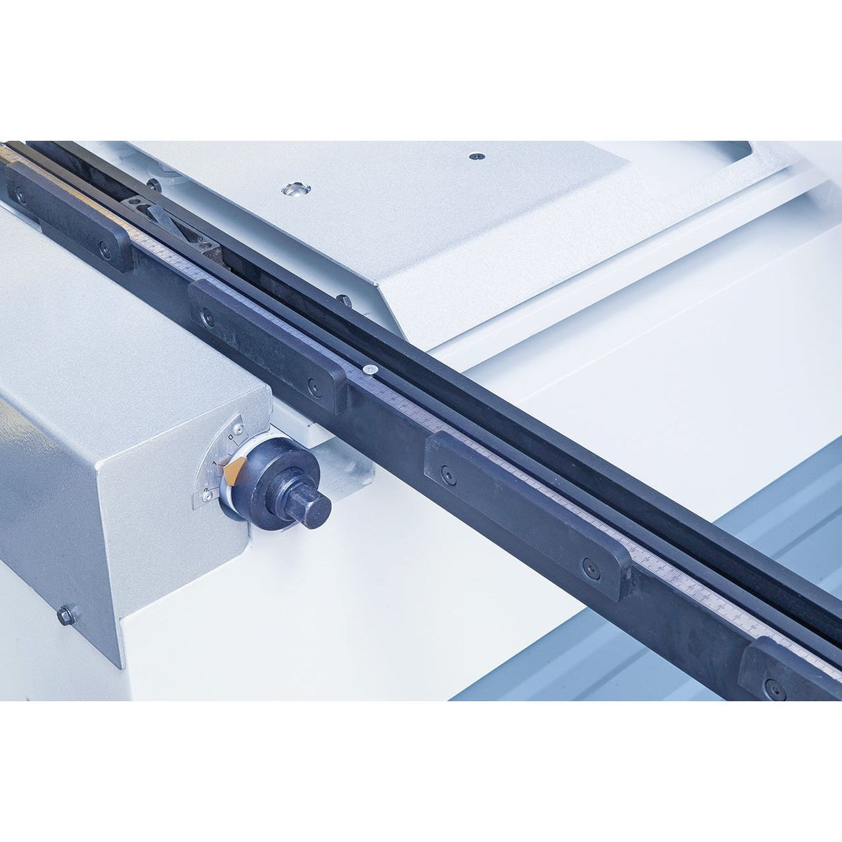 BERNARDO Motorische Tafelschere – Modell MTA 3060 x 2 mm NCC