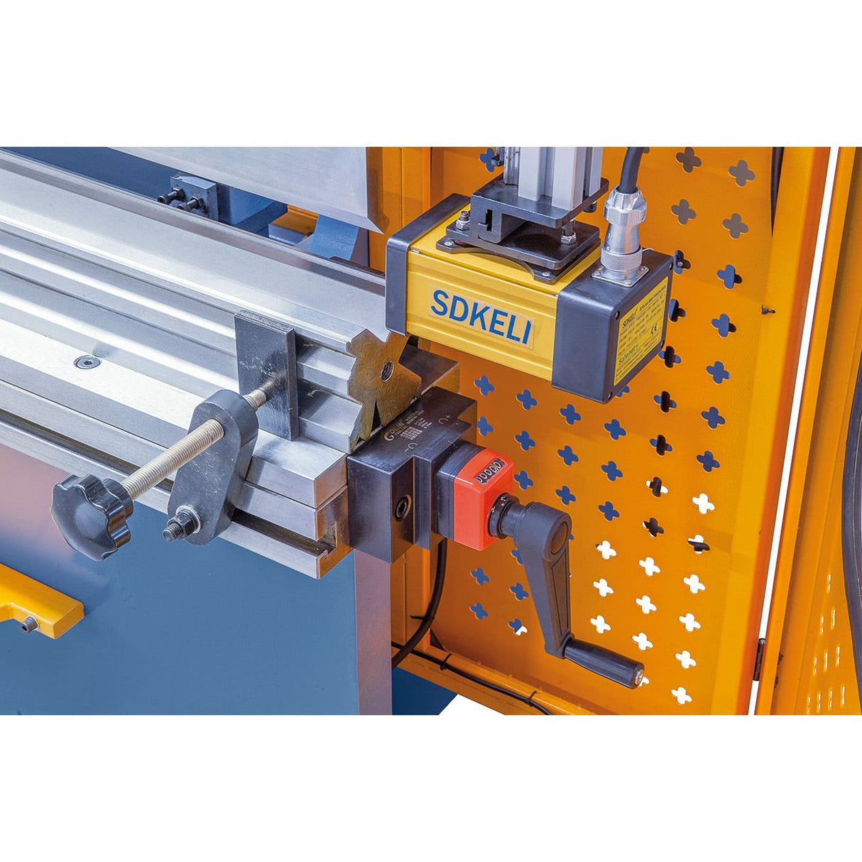 BERNARDO Hydraulische Abkantpresse – Modell AKPL 3200 x 125 mit manueller Bombiereinrichtung
