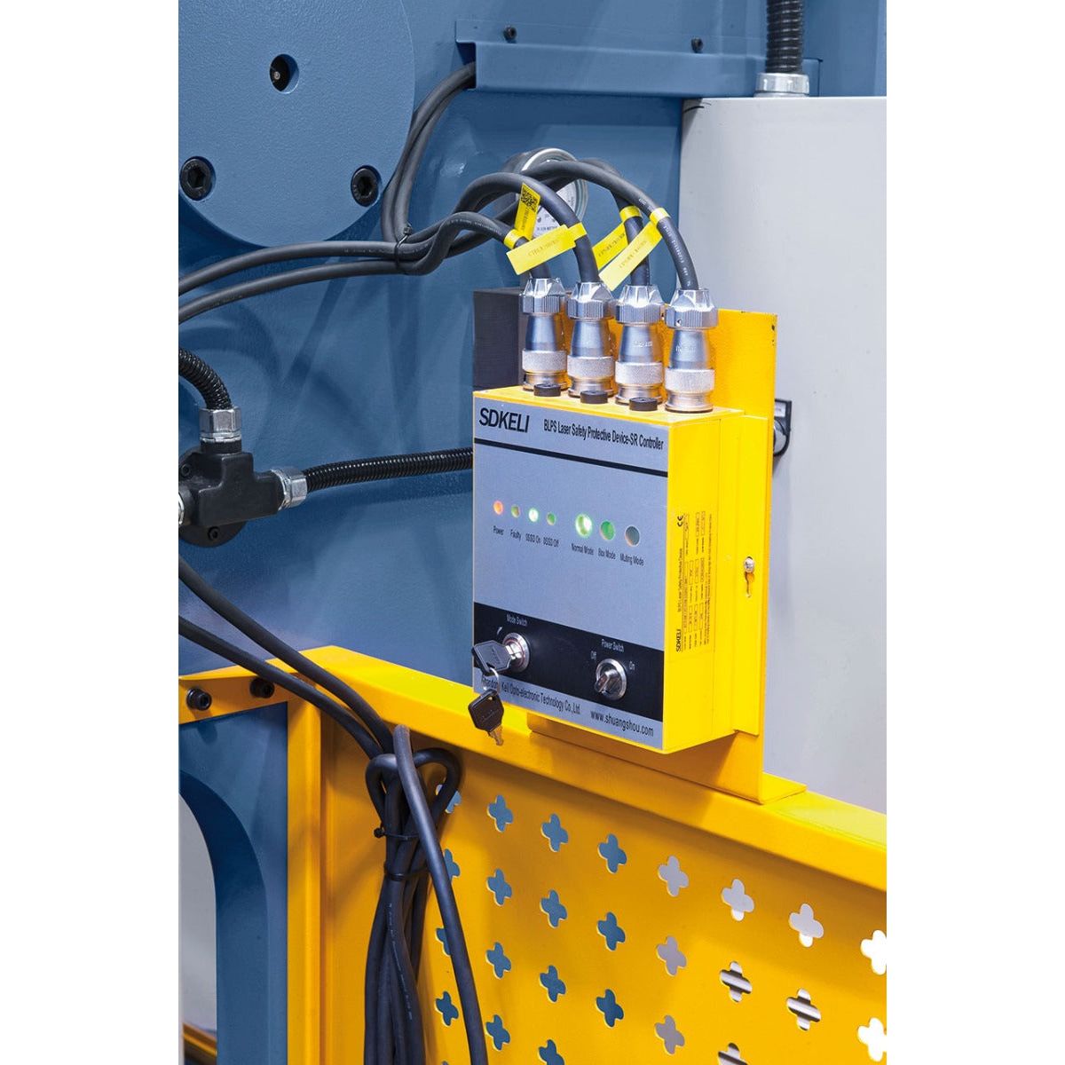 BERNARDO Hydraulische Abkantpresse – Modell AKPL 4000 x 160 mit manueller Bombiereinrichtung