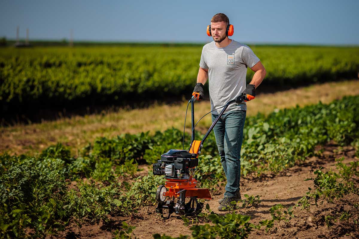 Villager Bodenfräse VTB 380 - Kompakte Motorhacke mit 400 mm Arbeitsbreite & 144 cm³ Motor - Bodenhacke VI-082499
