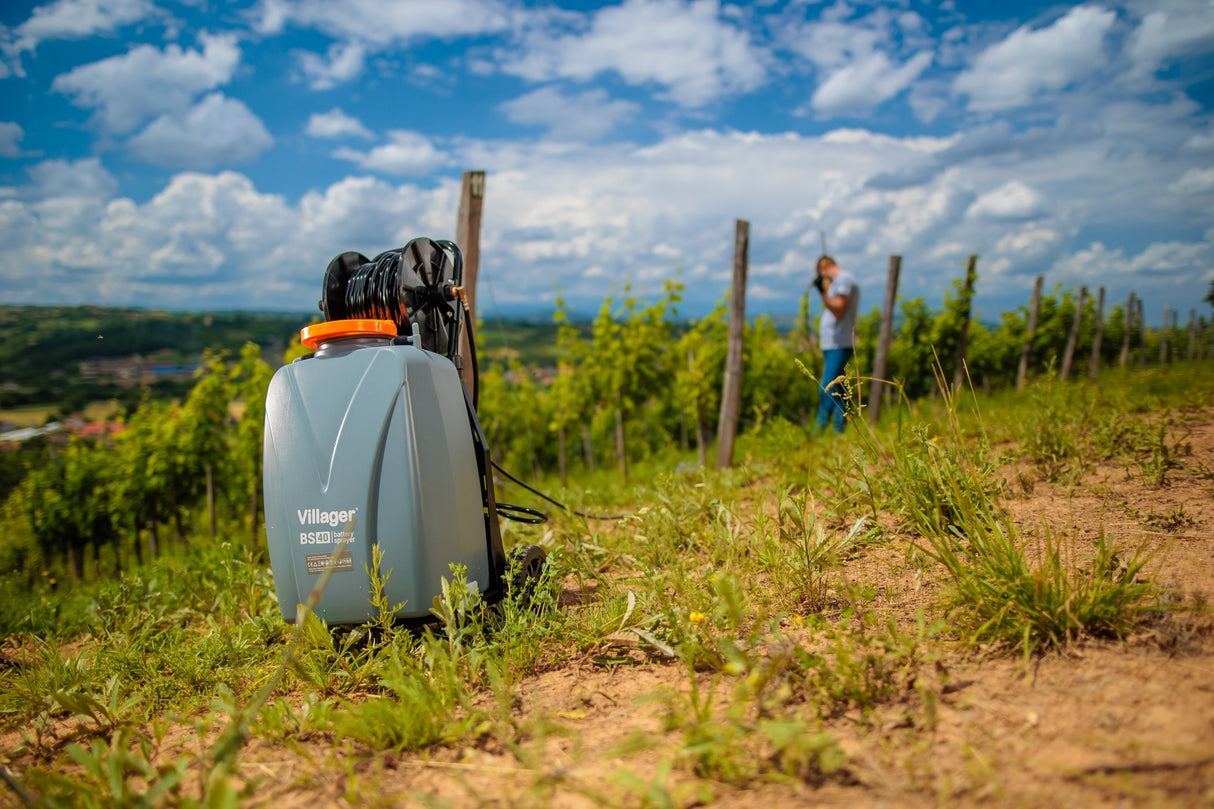Villager BS 40 - Profi Akku-Drucksprüher mit 40 L Tank, 6 bar 30 m Schlauch, bis zu 10m Reichweite - VI-082503