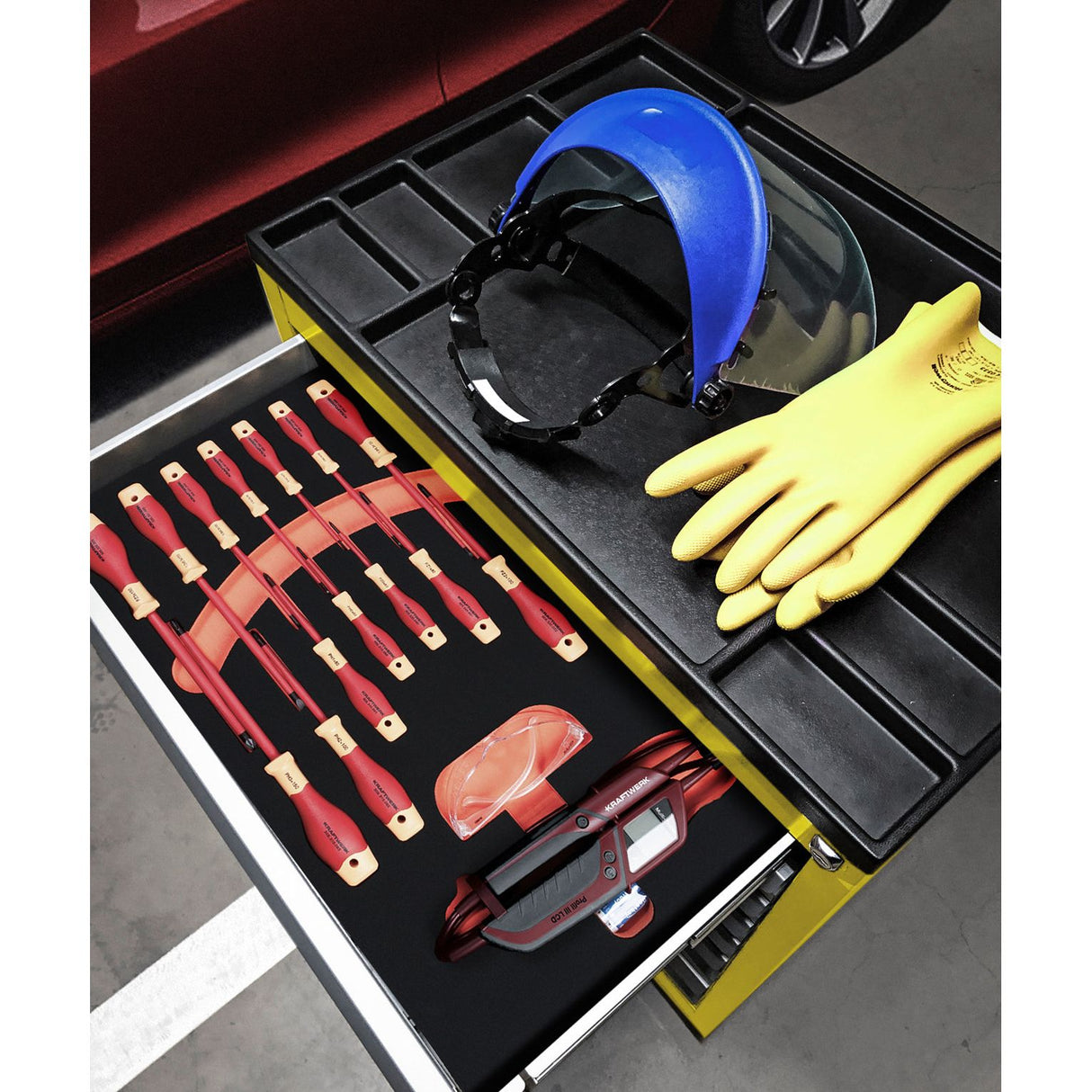 Kraftwerk Werkstattwagen bestückt - Werkstattwagen mit Werkzeug bestückt „Made in Germany" Modell BASIC LINE VDE-Wagen BT700, 7 Schubladen, 116-tlg