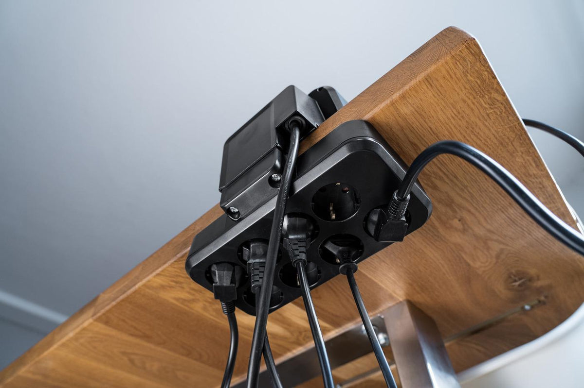 BRENNENSTUHL Tischsteckdosenleiste estilo Dublex 16 A 12 V silber – 9 Steckdosen, USB C 30 W, USB A 18 W