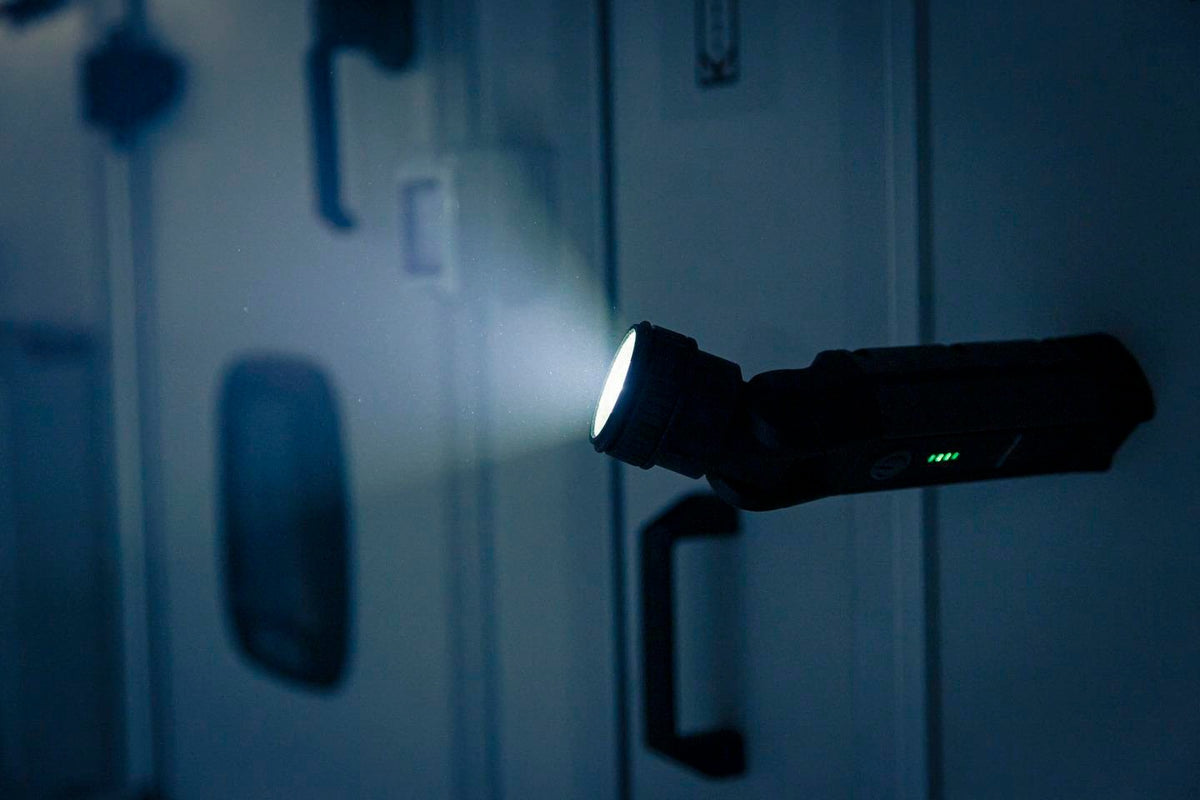BRENNENSTUHL LED-Akkutaschenlampe TL 1000 ACW – 1000 lm, 120 m, USB-C & Wireless Charging