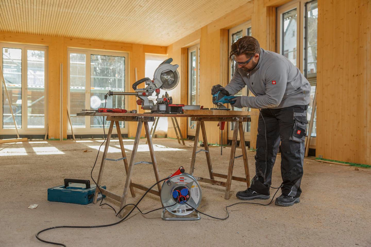 Brennenstuhl Kabeltrommel Garant S 40m H07RN-F 3x1,5 mm² Stahlblech IP44 mit 3 Schutzkontaktsteckdosen