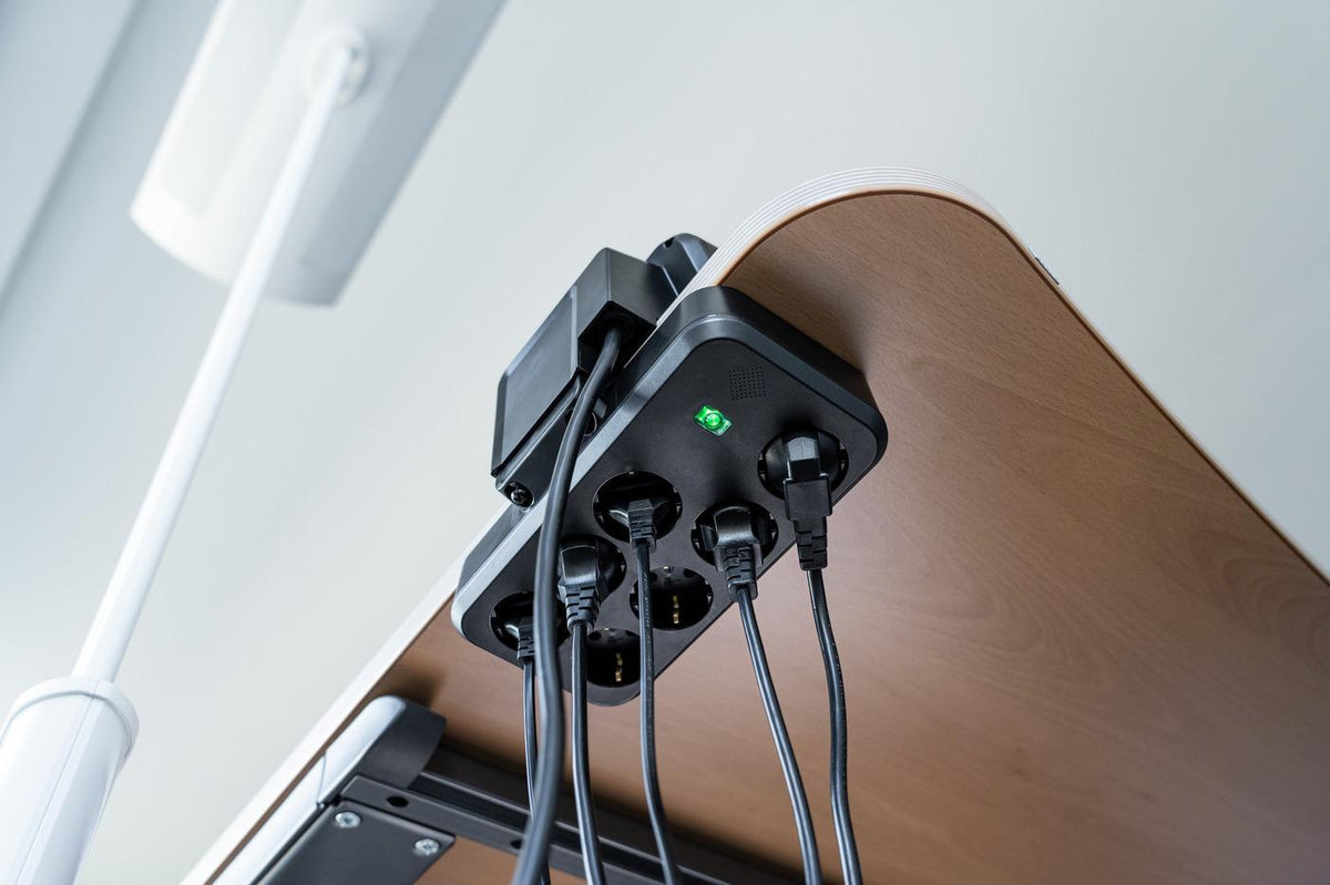 BRENNENSTUHL Tischsteckdosenleiste estilo Dublex 16 A 12 V silber – 9 Steckdosen, USB C 30 W, USB A 18 W