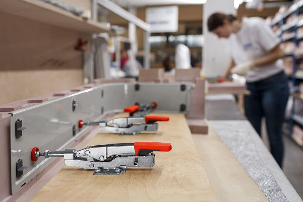 BESSEY Schubstangenspanner Gr.15 – Automatische Spannweitenanpassung bis 13 mm, 1,1 kN Spannkraft