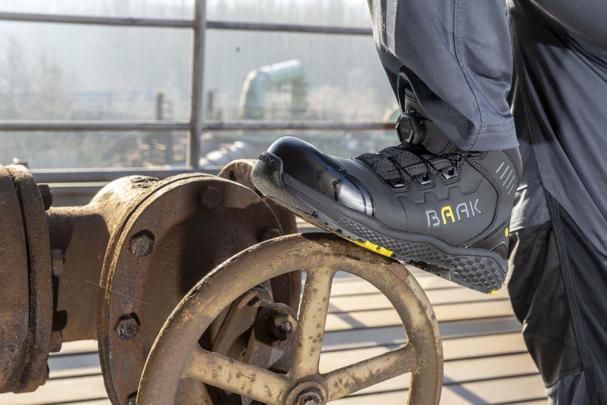 BAAK Sicherheitsstiefel Alexander S3S ESD – Mikrofaser, schwarz/gelb, Gr. 38