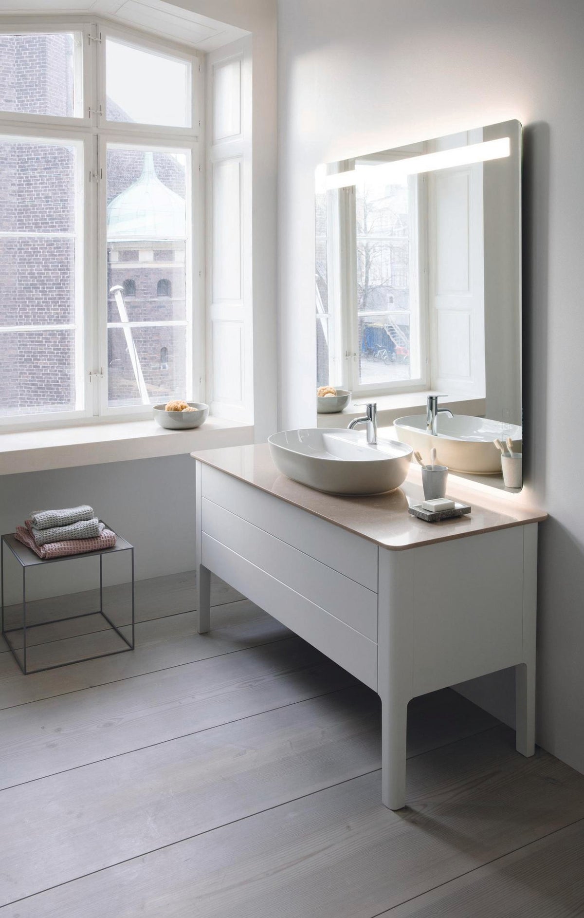 Duravit Luv Waschtischunterbau bodenstehend 1338 mm Weiß Seidenmatt mit Tip-On-Technik
