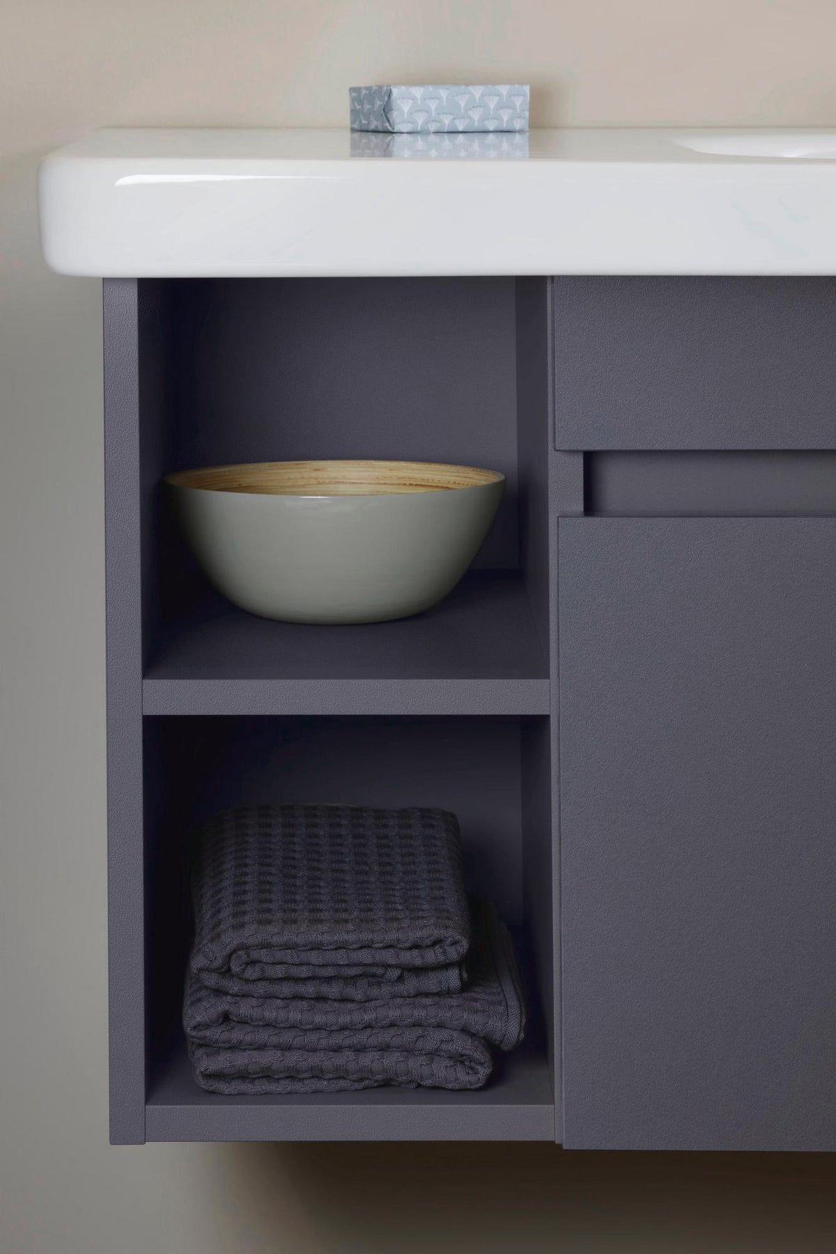 Duravit DuraStyle Möbelwaschtisch 800 mm mit Überlauf, Hahnlochbank und Becken rechts in Weiß