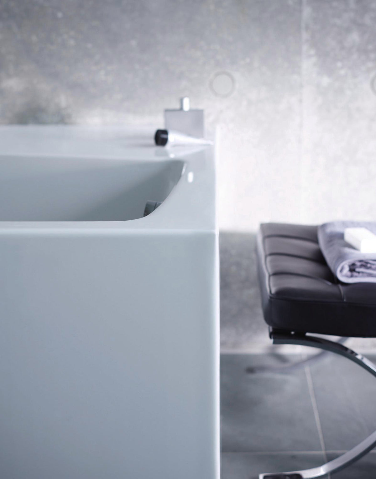 DURAVIT Paiova Badewanne 1800x1400 mm Einbau mit Acrylverkleidung, Rückenschräge links, Weiß