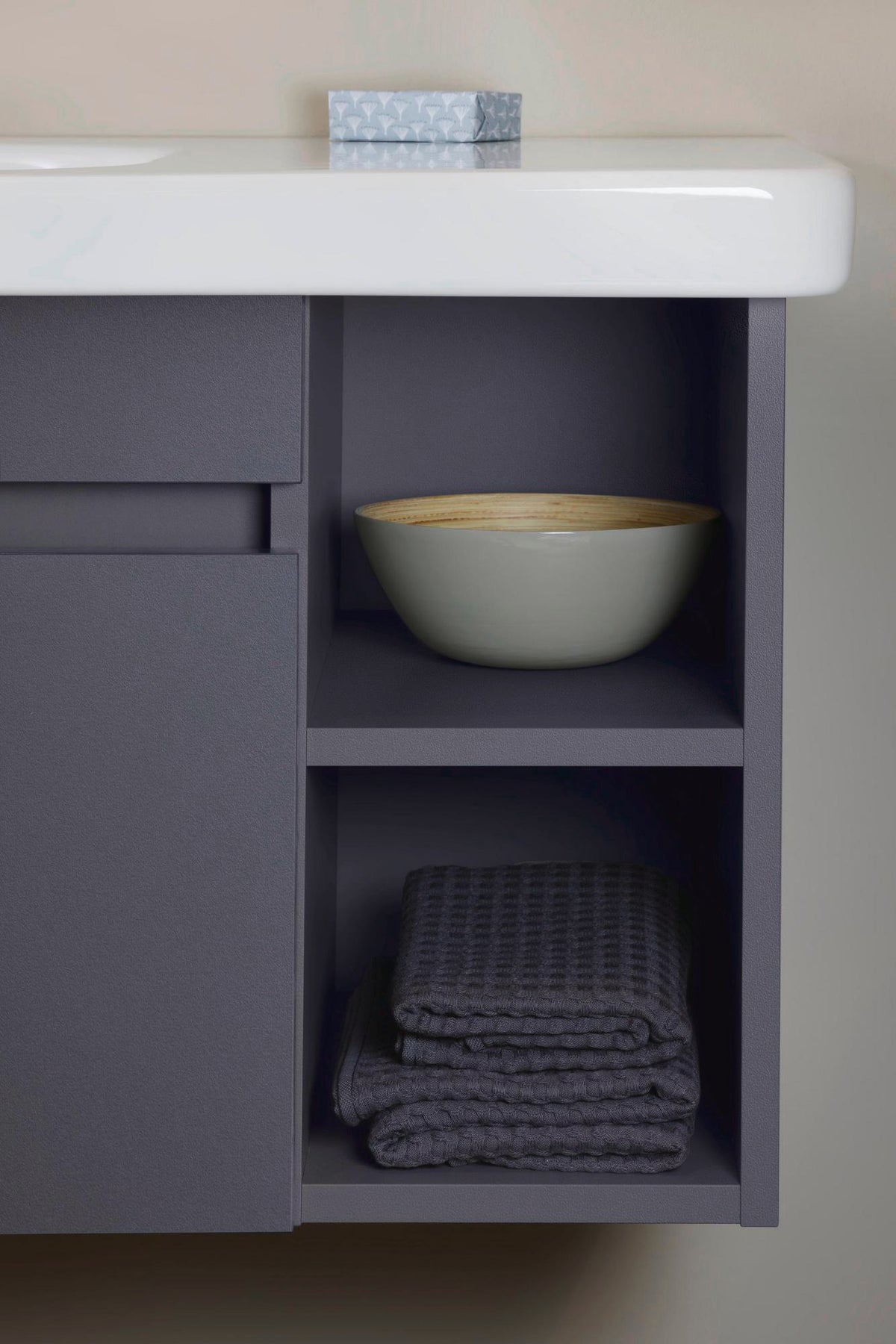DURAVIT DuraStyle Waschtischunterbau 730 mm betongrau matt – wandhängend mit 1 Auszug & 2 offenen Fächern