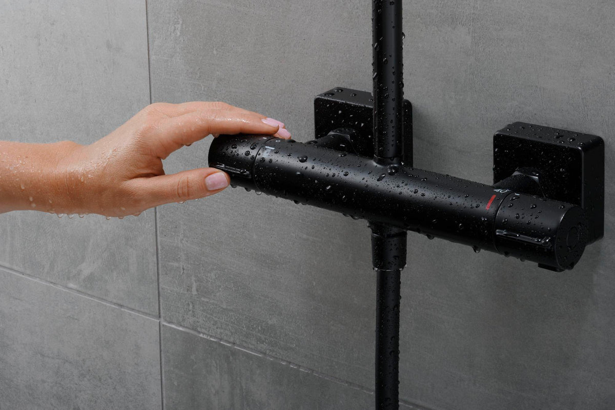 HANSGROHE Showerpipe Vernis Shape 240 mit Thermostat mattschwarz – Duschsystem