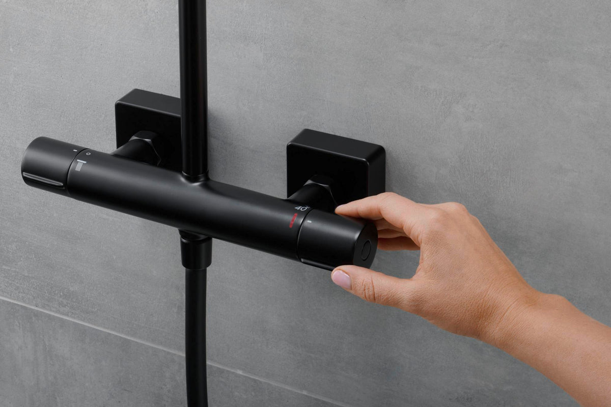 HANSGROHE Showerpipe Vernis Shape 240 mit Thermostat mattschwarz – Duschsystem