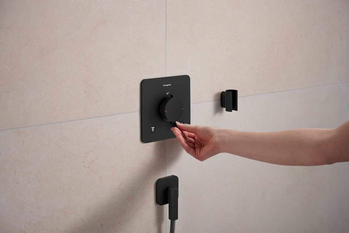 HANSGROHE Wandanschluss FixFit Fine Q mit Rückflussverhinderer – schwarz, 1/2 Zoll, 65 mm Rosette