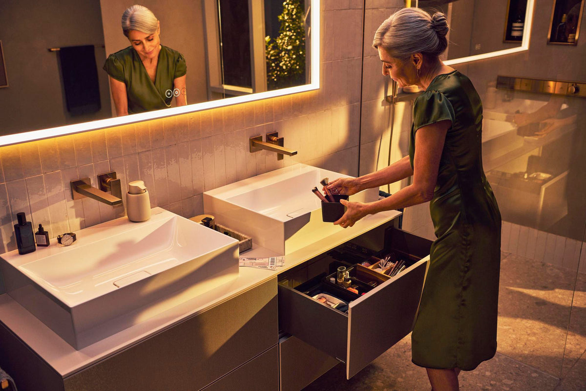 HANSGROHE Waschtischunterschrank Xevolos E 1570 mm mattweiß/eiche dunkel mit PushOpen und SoftClose