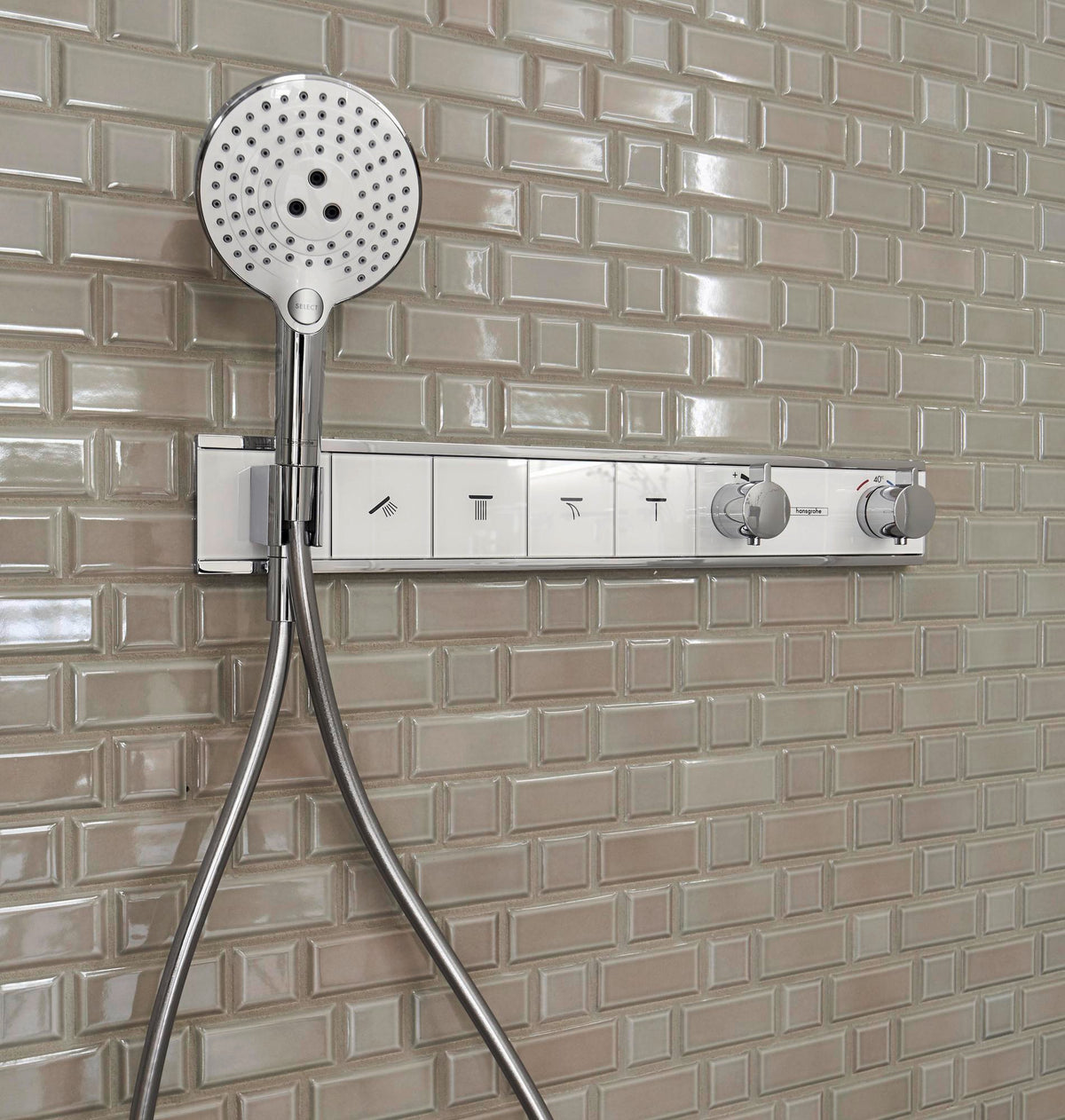 HANSGROHE RainSelect Fertigmontageset Thermostat mit Brausehalter für 4 Verbraucher, Chrom