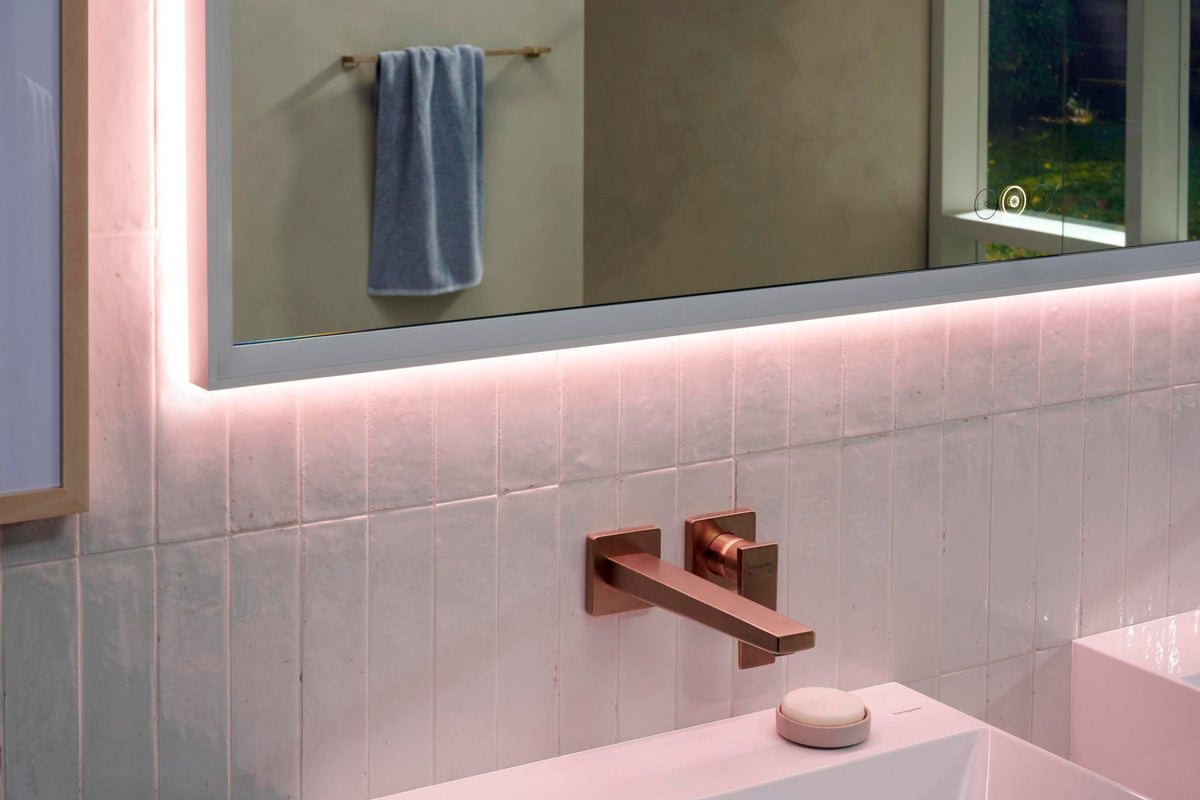 HANSGROHE Xarita E Wandspiegel 1200 mm mattweiß mit LED-Beleuchtung, SmartTouch und AntiFog