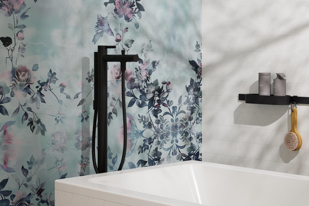 HANSGROHE Duschset WallStories mattschwarz – Wandstange mit Ablagekorb, Duschabzieher & Handtuchhaken