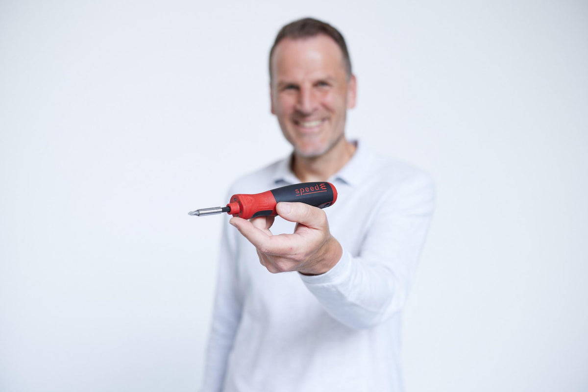 Wiha speedE PocketDrive Elektrischer Schraubendreher mit 31-teiliger Bitbox und 6 LEDs