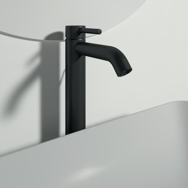 Ideal Standard Ceraline Waschtischarmatur mit 150 mm Ausladung, Ablaufgarnitur und Heißwasser-Sparfunktion