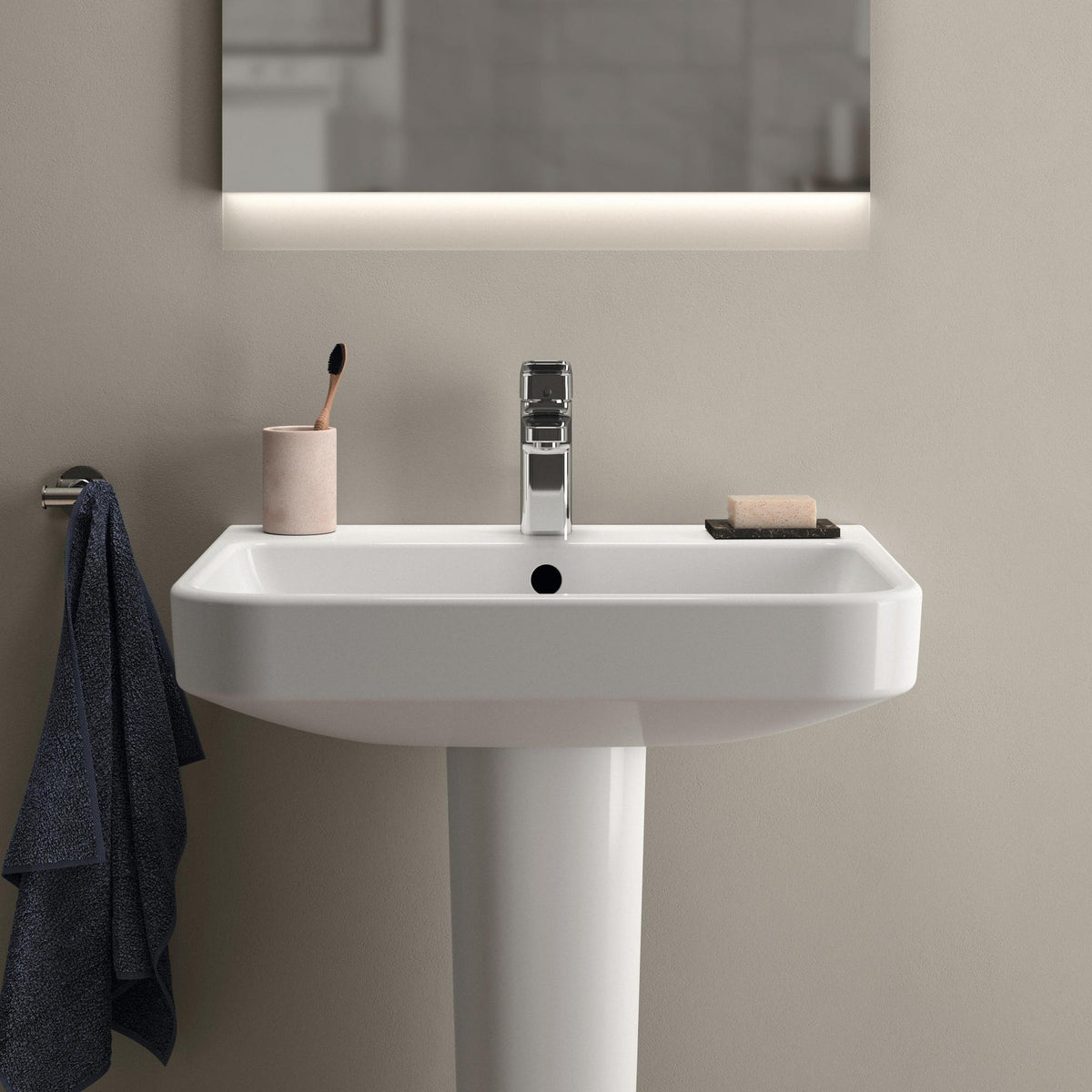 Ideal Standard i.life B Waschtisch 600 mm Weiß mit IdealPlus Beschichtung