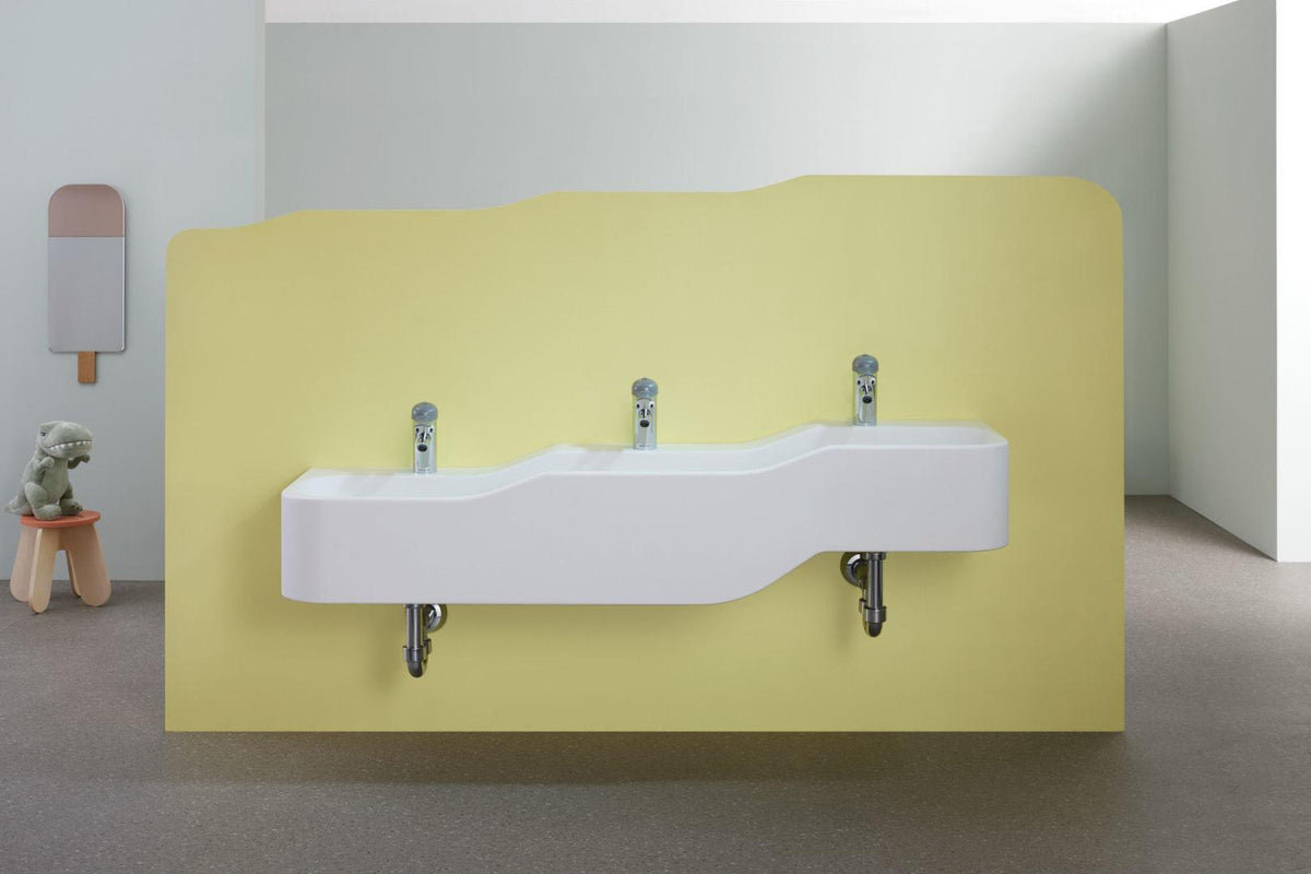 GEBERIT Bambini Spiel- und Waschlandschaft 140 cm – 3 Waschplätze, 3 Hahnlöcher, weiß-alpin matt