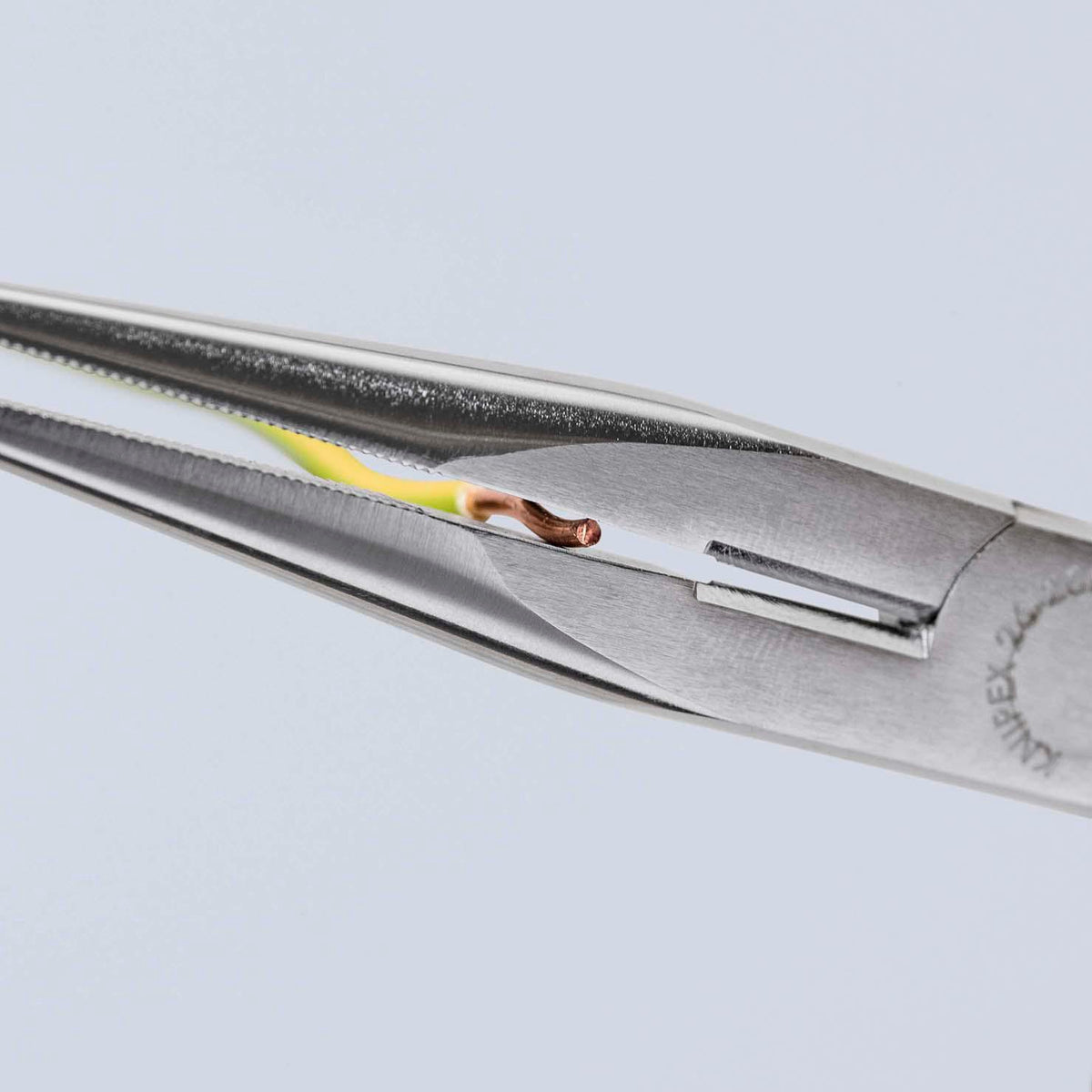 KNIPEX Flachrundzange 200 mm VDE-isoliert mit Befestigungsöse – Storchenschnabelzange