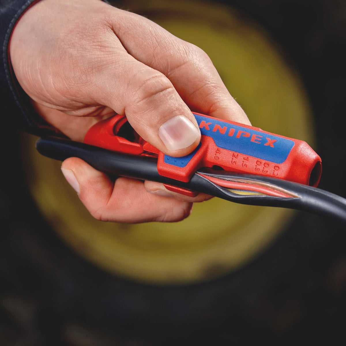 KNIPEX ErgoStrip® Universal-Abmantelungswerkzeug 130 mm für Rund-, Feuchtraum- und Datenkabel