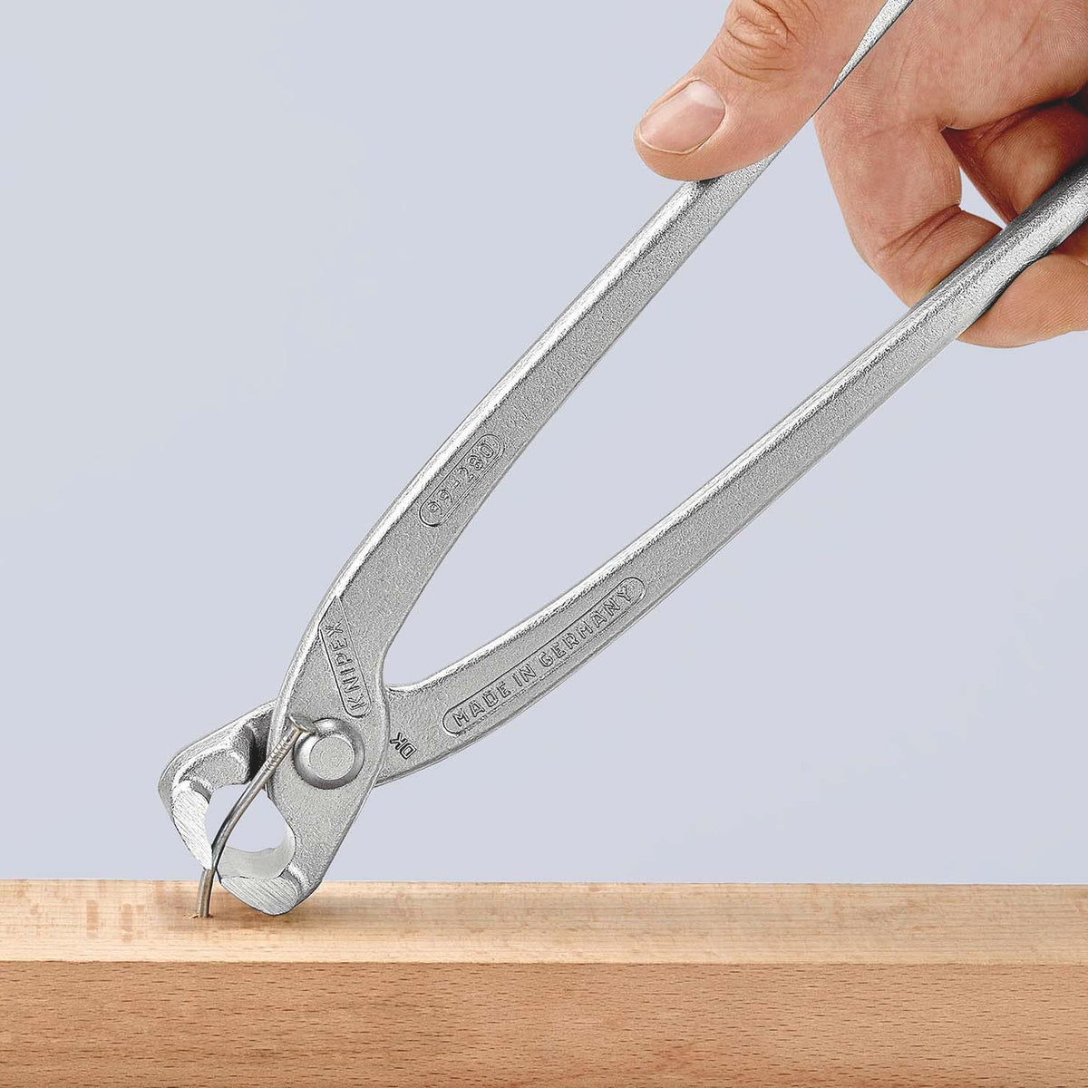 KNIPEX Monierzange 220 mm – Verdrillen und Schneiden von Bindedraht in einem Arbeitsgang