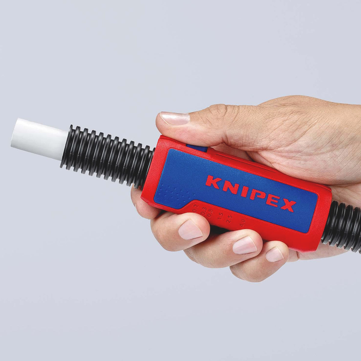 KNIPEX Abmantelungswerkzeug TwistCut 100 mm für Wellrohre und Litzen 0,2–4 mm²