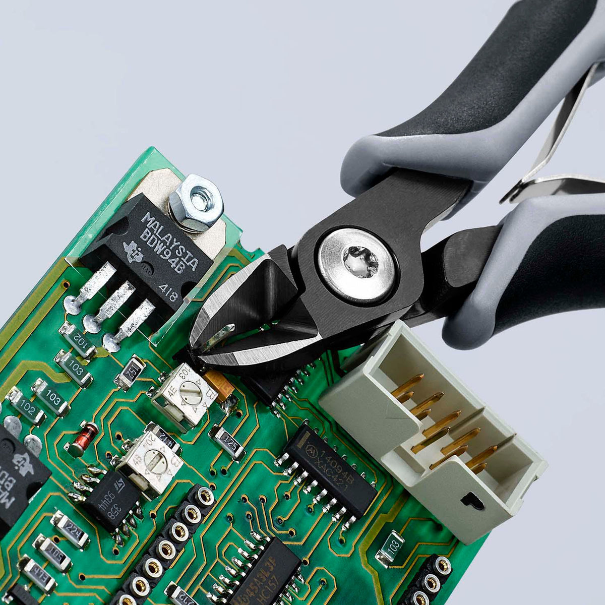 KNIPEX Präzisions-Elektronik-Seitenschneider 125 mm – ESD, induktiv gehärtete Schneiden, feinste Facette