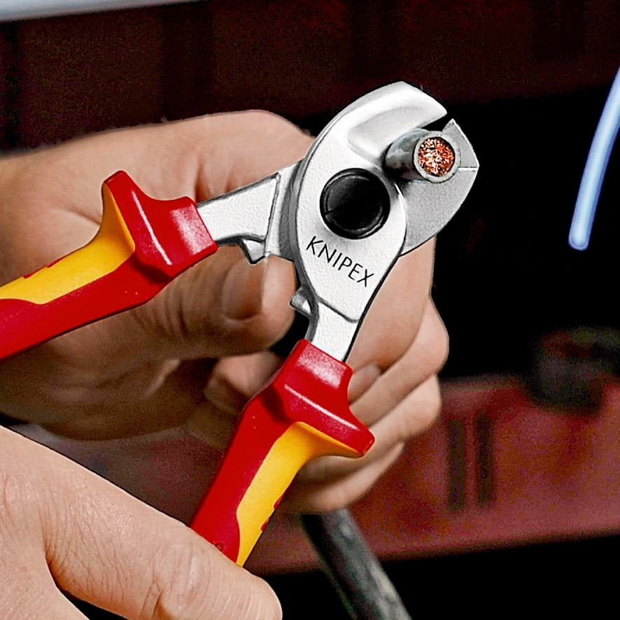 KNIPEX Kabelschere 165 mm VDE-isoliert, verchromter Kopf, Mehrkomponenten-Hüllen, Form 2