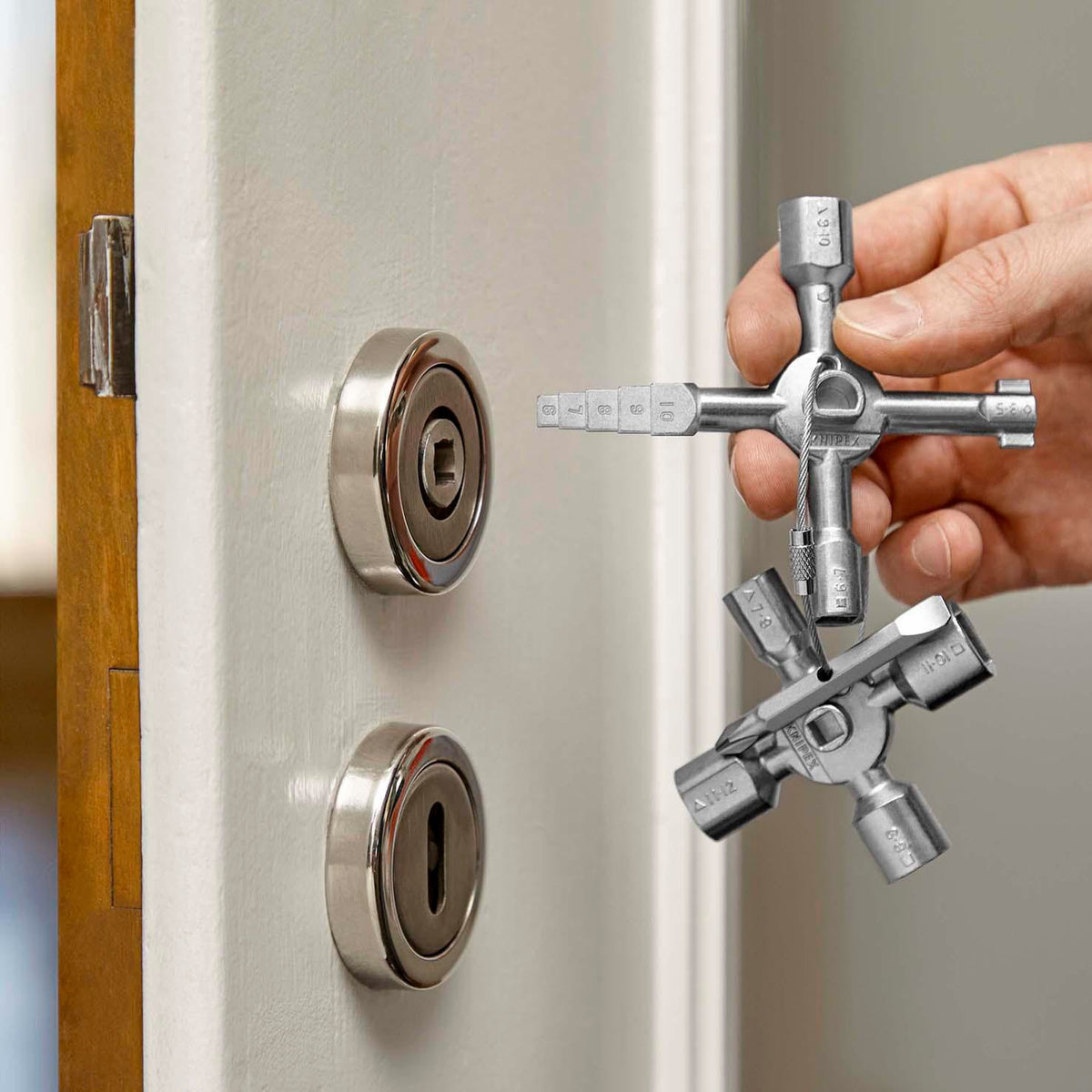 KNIPEX Schaltschrankschlüssel TwinKey® mit 6 Funktionen und Magnet-Verbindung
