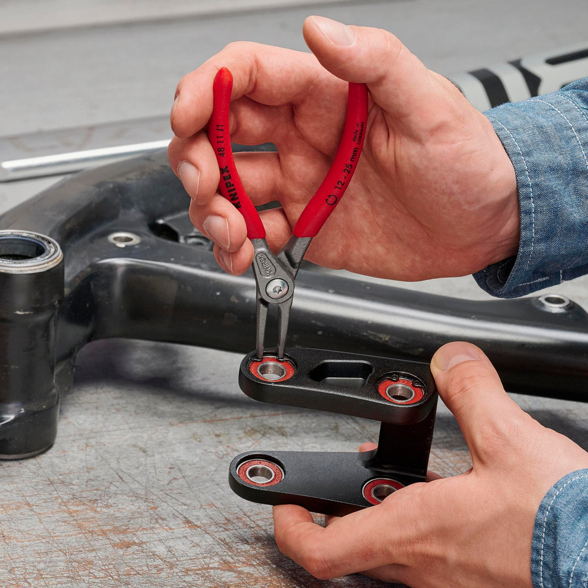 KNIPEX Präzisionssicherungsringzange J 2 für Bohrungen 19-60 mm mit Spreizbegrenzung