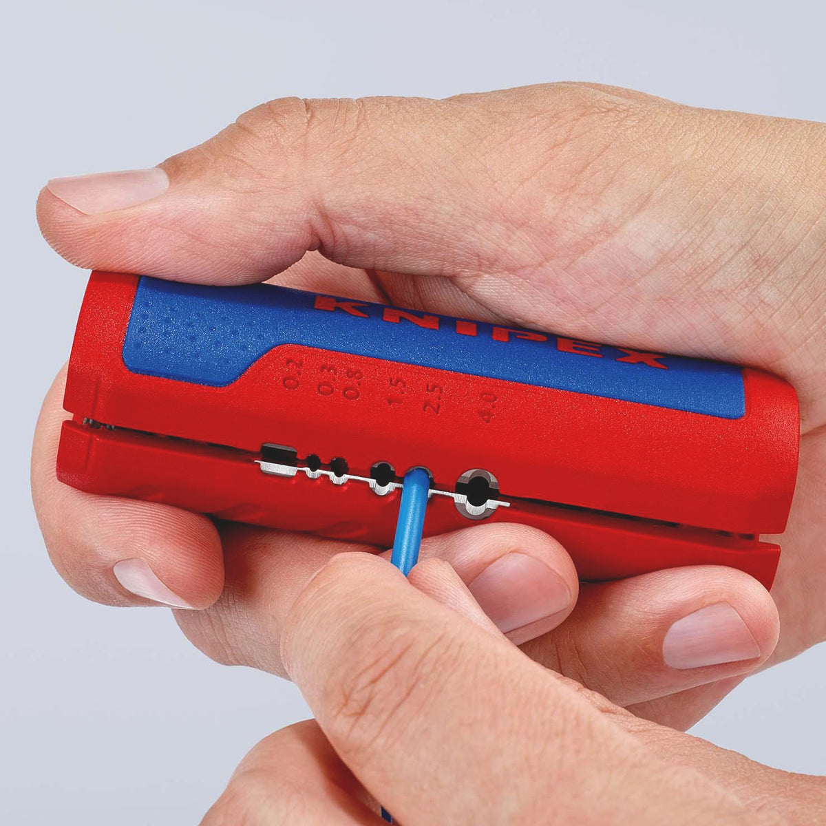 KNIPEX Abmantelungswerkzeug TwistCut 100 mm für Wellrohre und Litzen 0,2–4 mm²