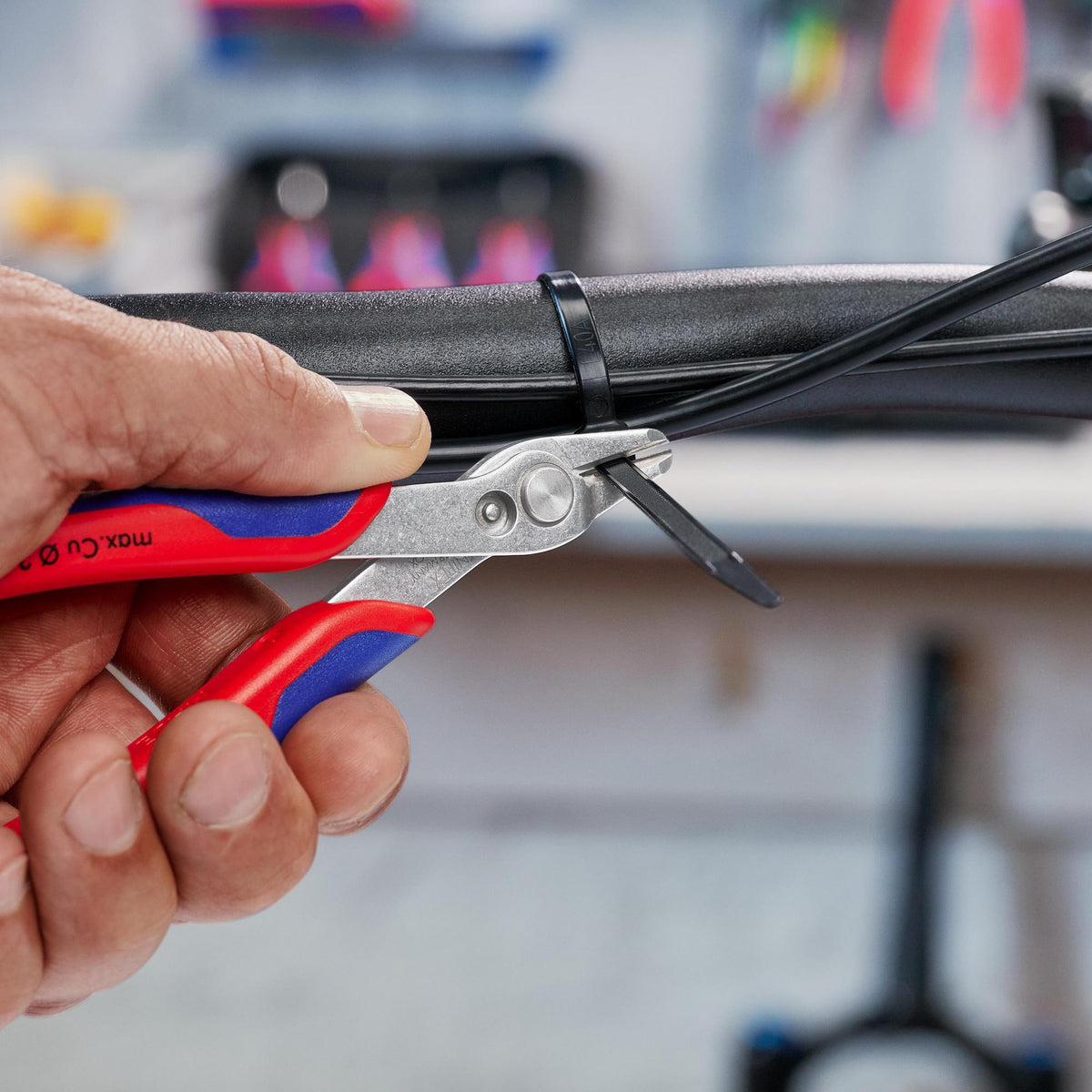 KNIPEX Elektronikseitenschneider Super-Knips® INOX 140 mm – Präzisionszange für feinste Schneidarbeiten