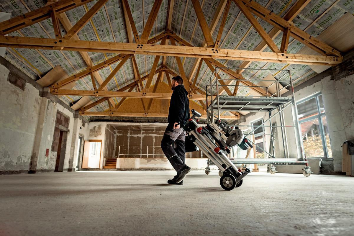 METABO Kapp- und Gehrungssäge KGS 216 M mit Zugfunktion, 1500 W, 216 mm Sägeblatt