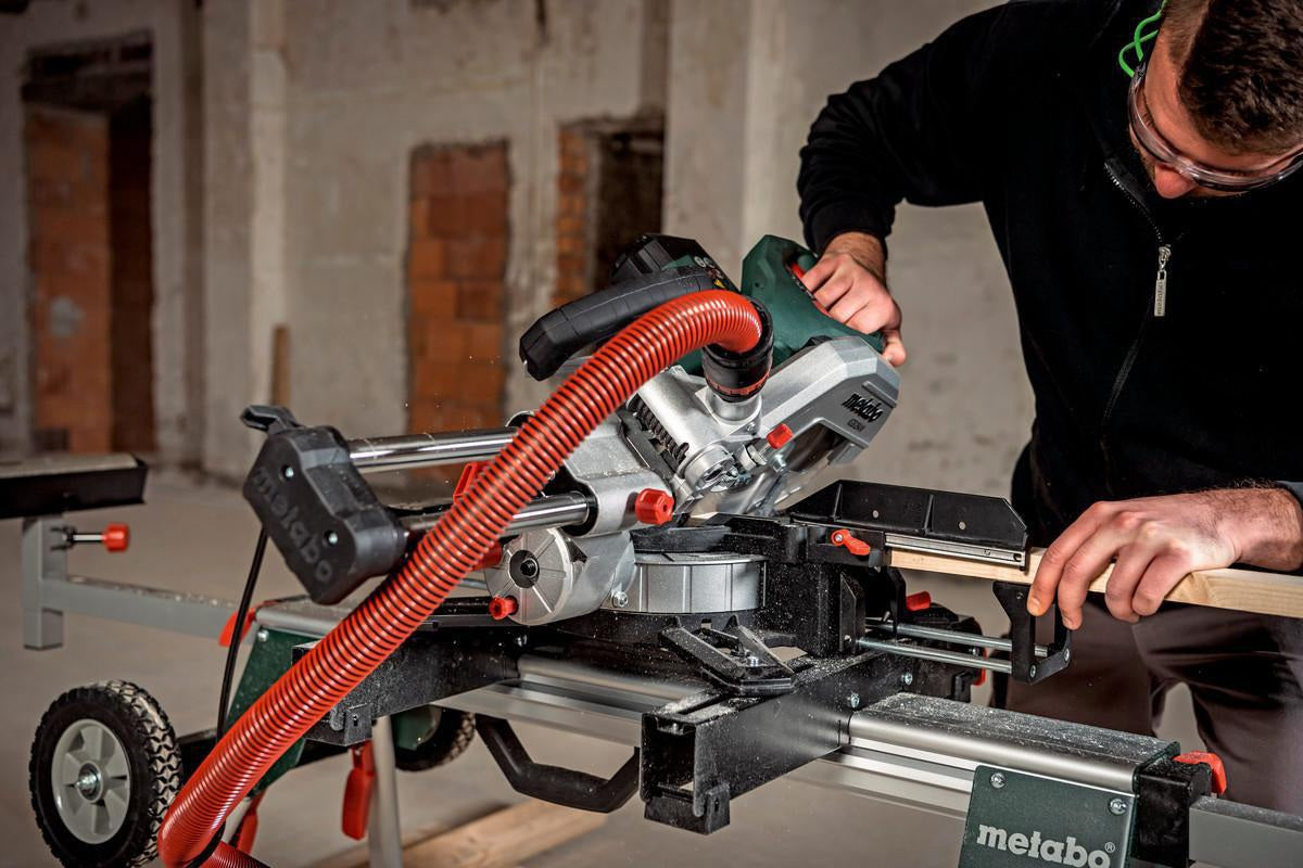 METABO Kapp- und Gehrungssäge KGS 216 M mit Zugfunktion, 1500 W, 216 mm Sägeblatt