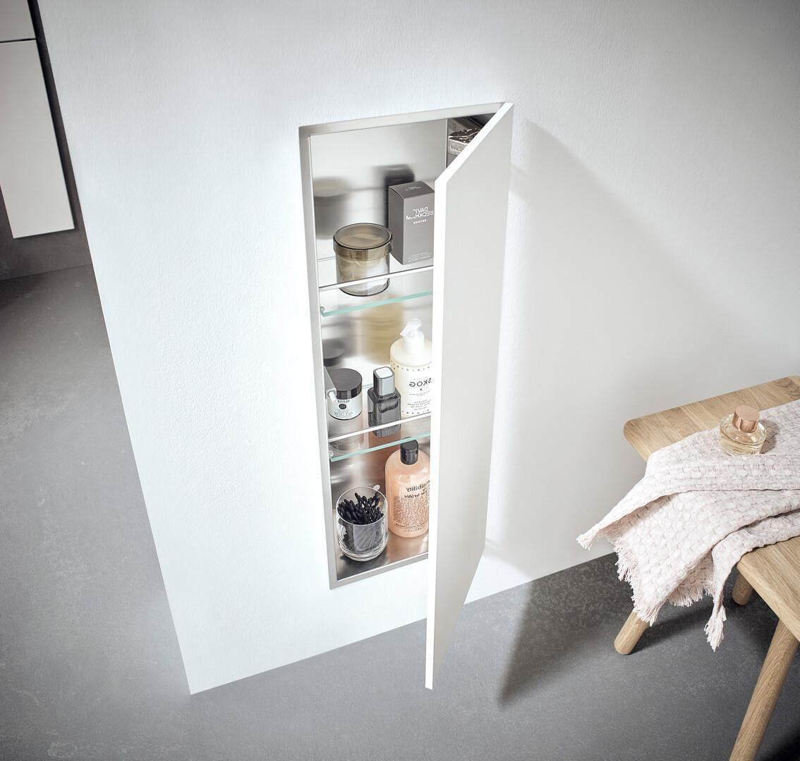 EMCO asis pure Schrankmodul Unterputz, Anschlag rechts, 730 mm, weiß – mit 2 Glasablagen