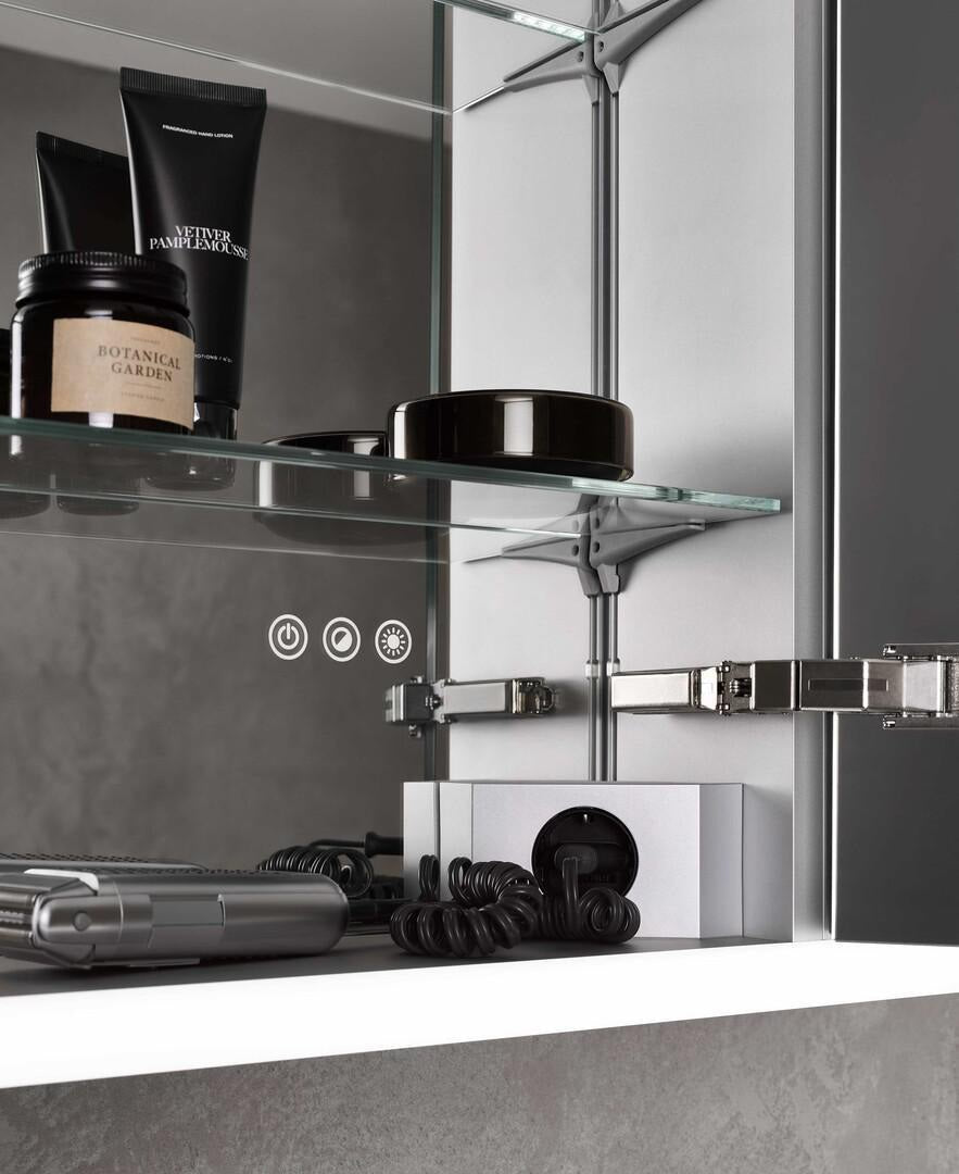 EMCO prime Lichtspiegelschrank 600 mm Unterputz, Anschlag links, LED, Touchsensoren, Alu