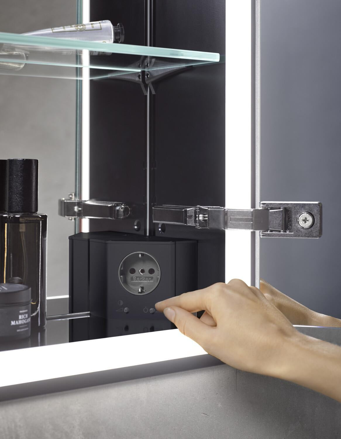 EMCO prime LED-Lichtspiegelschrank 1200 mm, 2 Türen, Unterputz, Aluminium, IP20, dimmbar