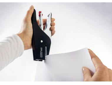 NOVUS Heftzange B32 021-0095 – 15 Blatt Heftleistung, Metall, schwarz/chrom