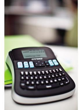 DYMO LabelManager 210D+ Beschriftungsgerät mit Netzteil & D1-Starterkassette – 8 Schriftgrößen, 2 Druckzeilen