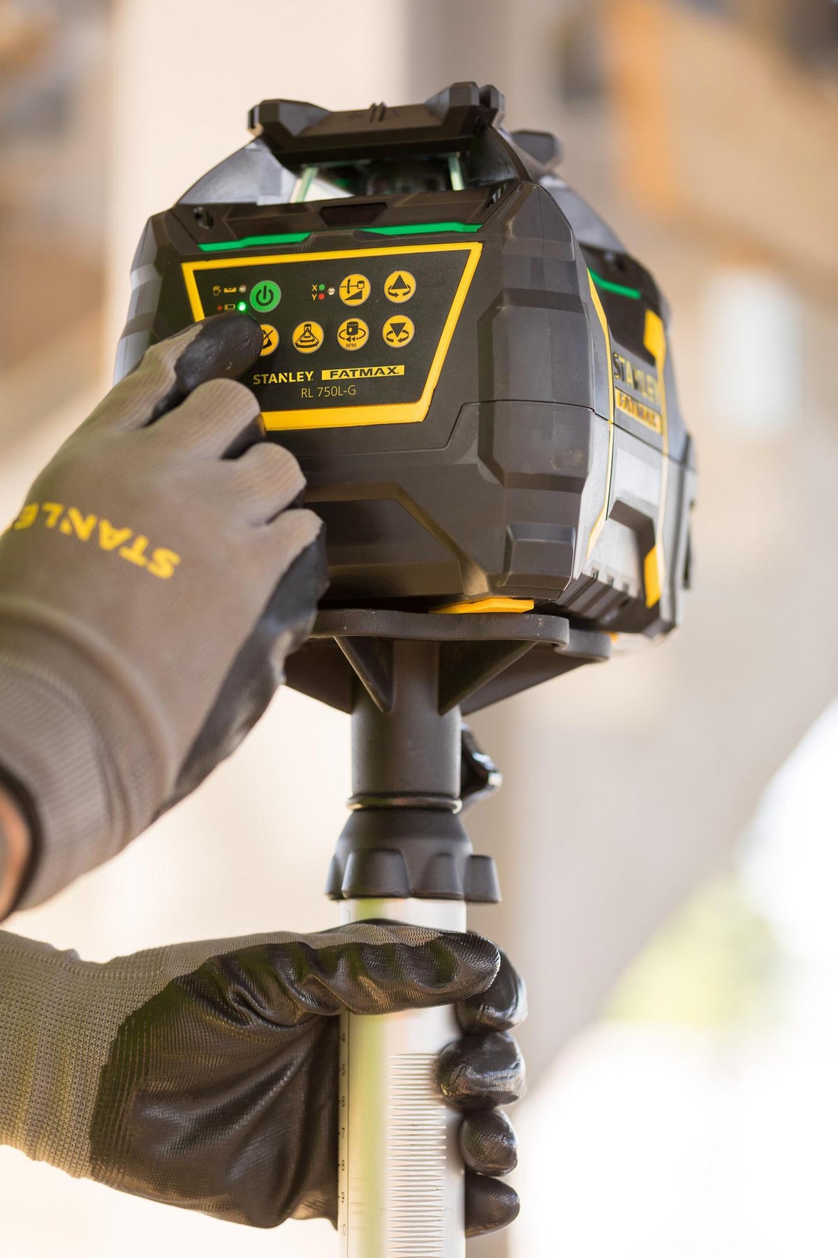STANLEY Rotationslaser FatMax RL750L mit Detektor – 600 m Reichweite, grüner Laser, IP66