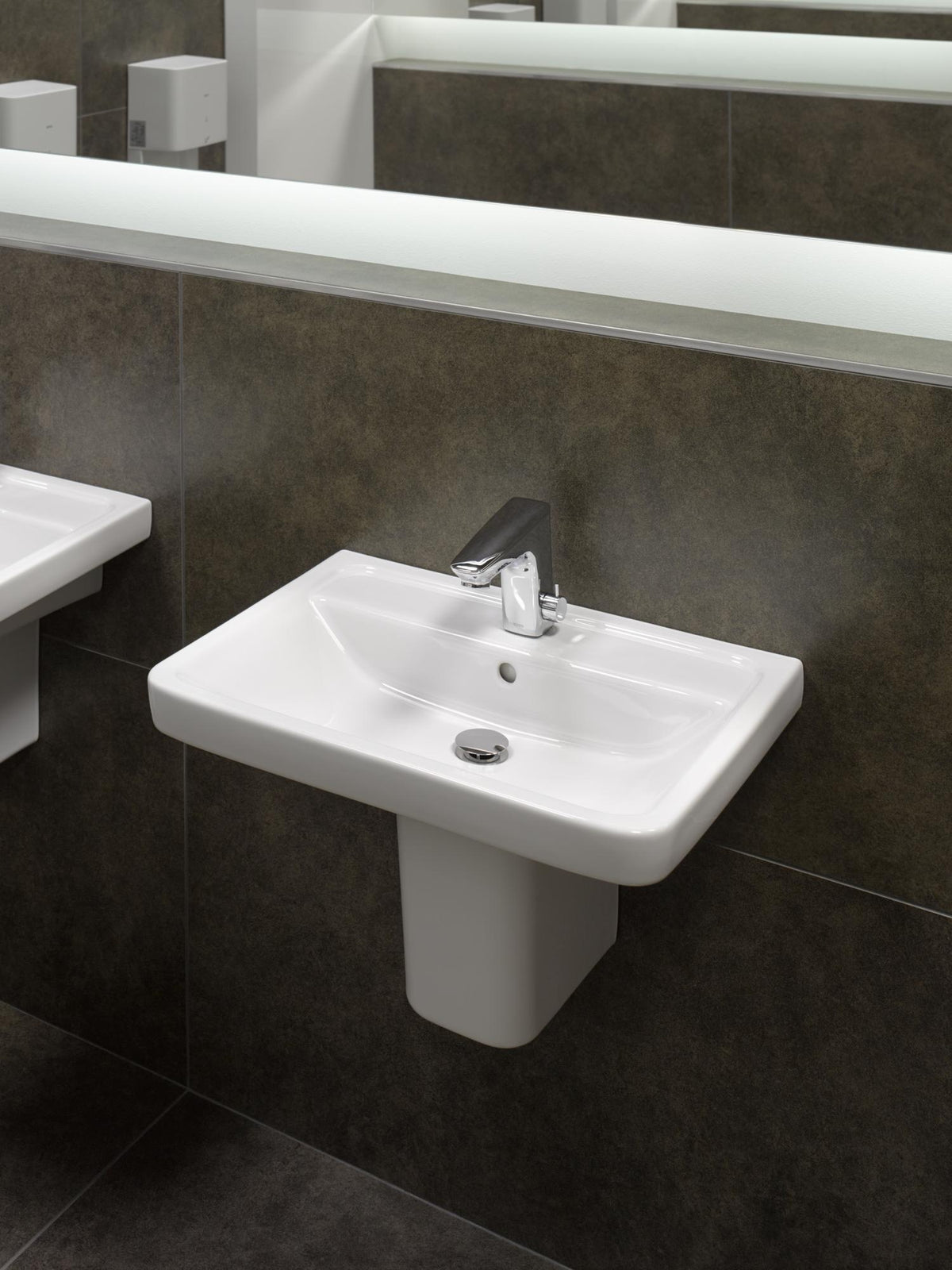 TOTO CF Waschtisch weiß 650 mm mit Hahnloch und Überlauf – CeFiONtect Keramik